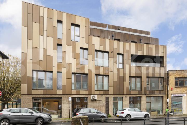 2 bedroom 2 bathroom maisonette in a central location Spelman Street , Brike Lane